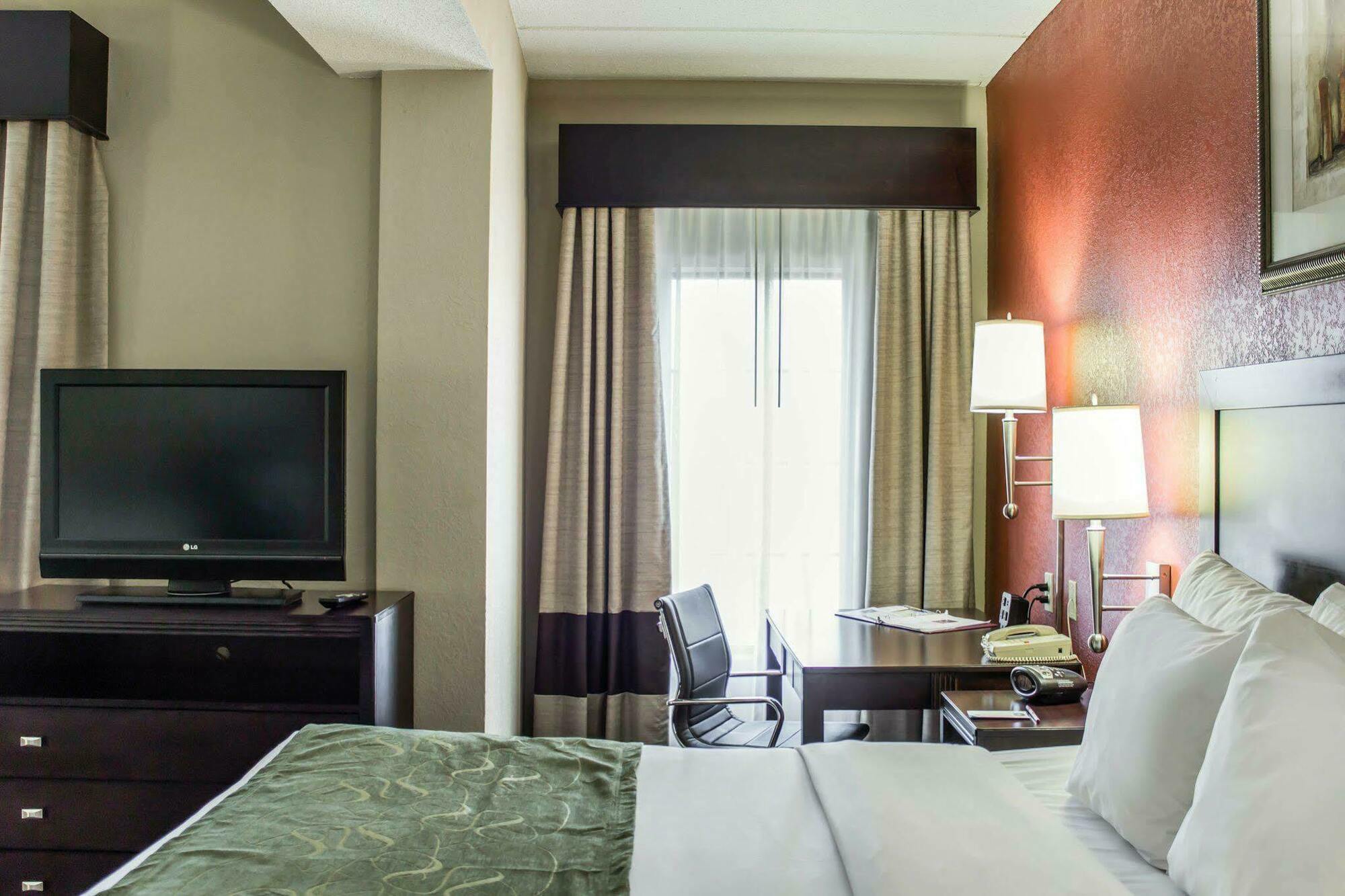Comfort Regency Park 3*